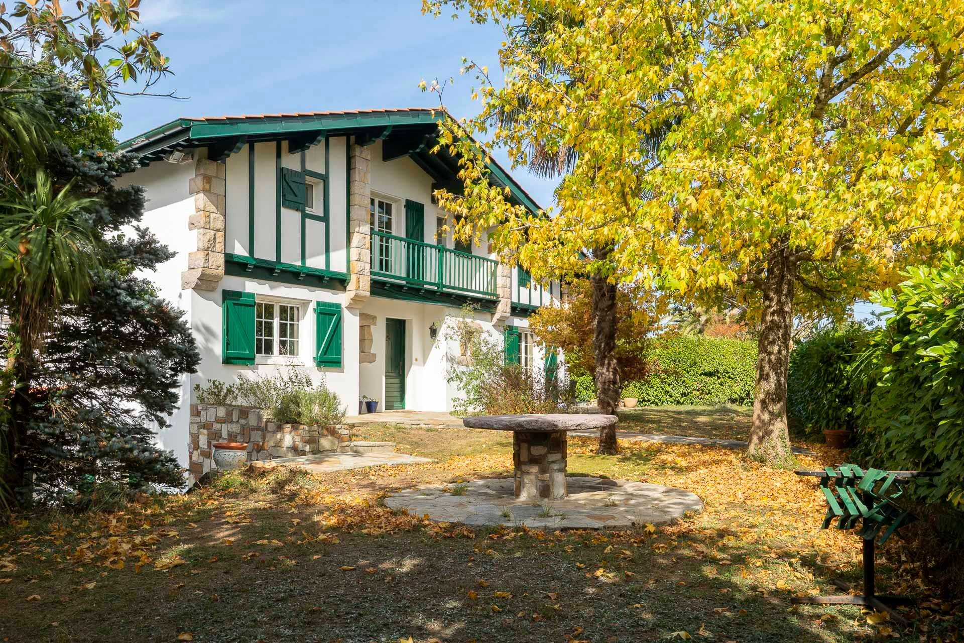 Maison 7 pièces 224 m² · à Charmé · 224 m² · 766 500 €